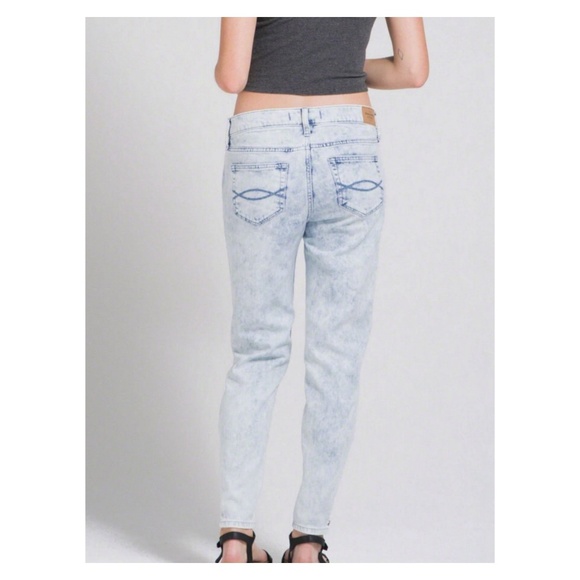 NWOT Abercrombie A&F Allie Boyfriend acid jeans - Picture 3 of 4